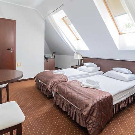 Hotel Pod Filarami Czeladz Exterior photo