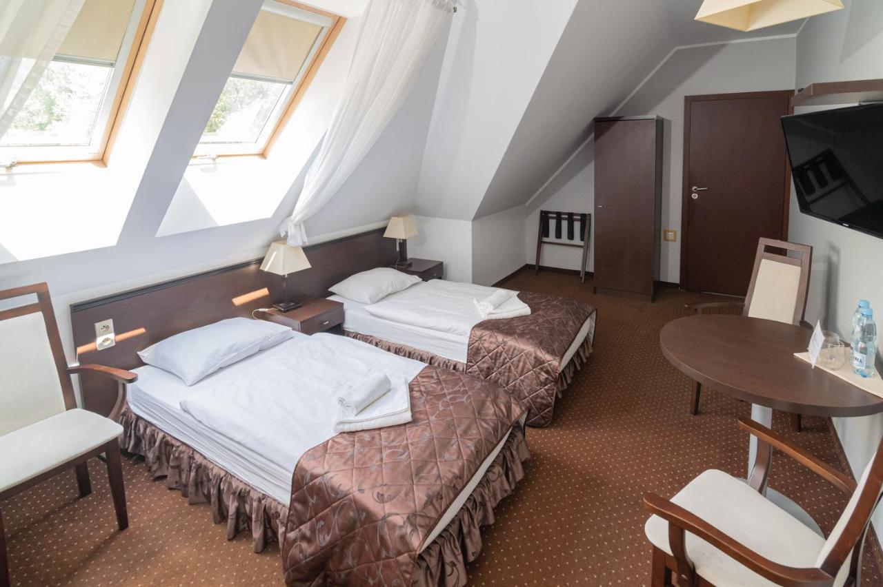 Hotel Pod Filarami Czeladz Exterior photo