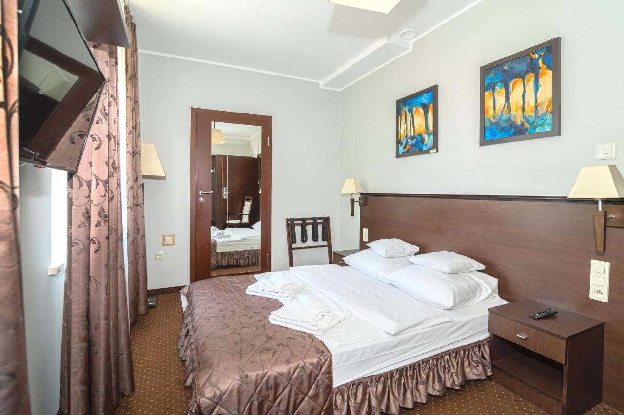 Hotel Pod Filarami Czeladz Exterior photo