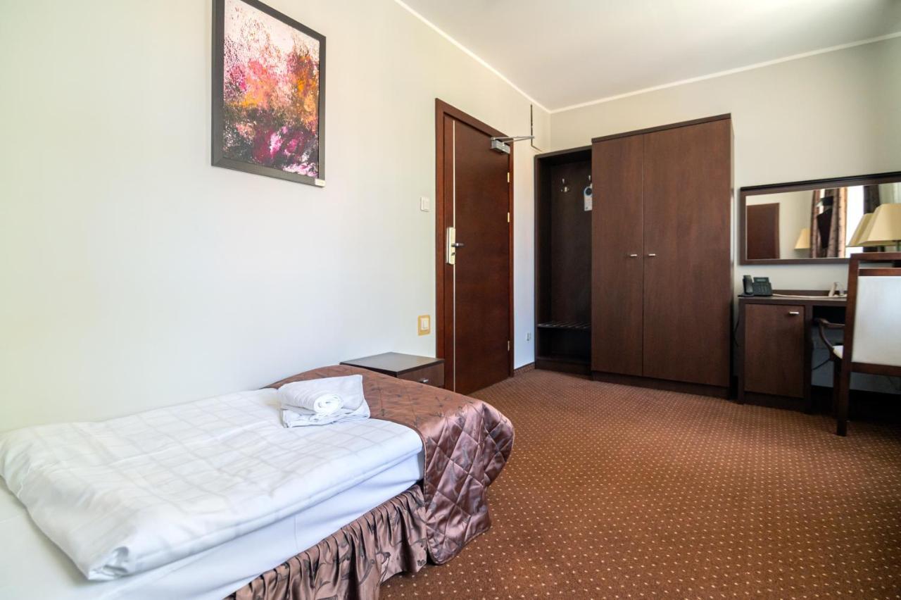 Hotel Pod Filarami Czeladz Exterior photo