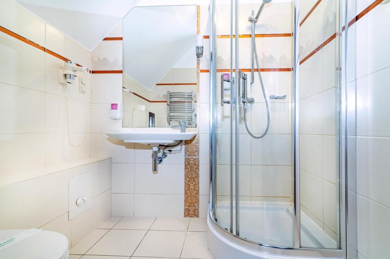 Hotel Pod Filarami Czeladz Exterior photo