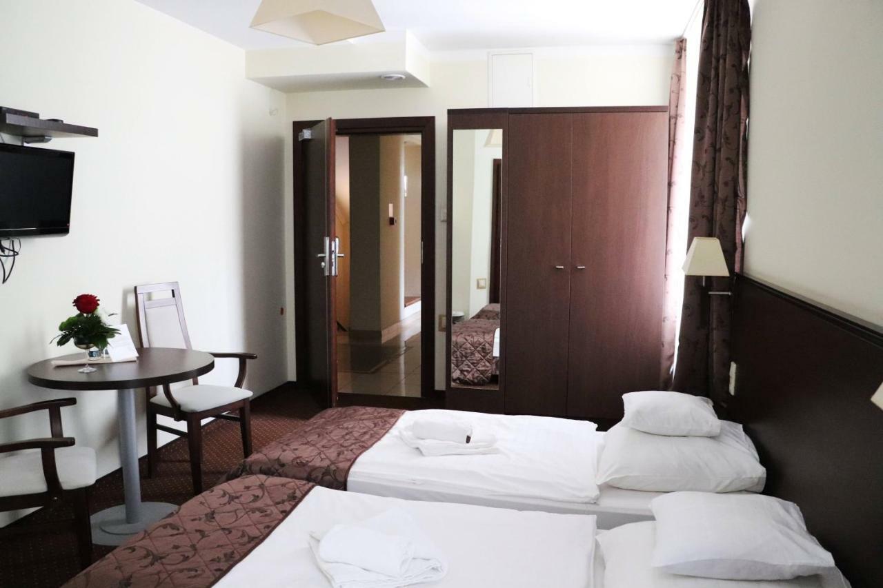 Hotel Pod Filarami Czeladz Exterior photo